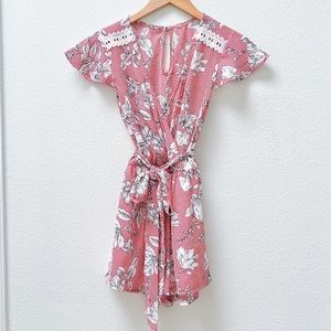 HAUTE MONDE Red Striped Short Sleeve Floral Romper with Tie Waist.  Size Small